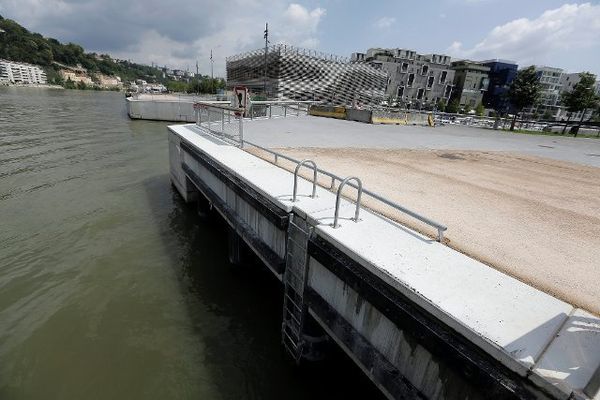 L'accident a eu lieu sur la rive gauche de la Saône à proximité du centre commercial Confluence  