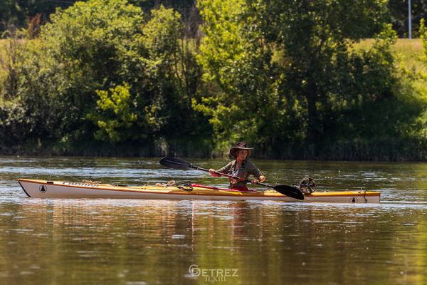 Anaëlle Marot descend la Loire en kayac pour sensibiliser au fléau des déchets plastiques