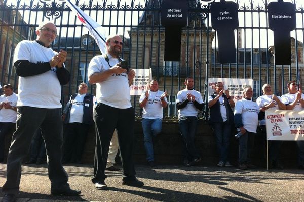 Les artisans ont manifesté ce matin devant la Préfecture du Haut-Rhin à Colmar