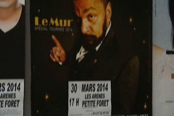 Une affiche du spectacle de Dieudonné à Petite-Forêt. 