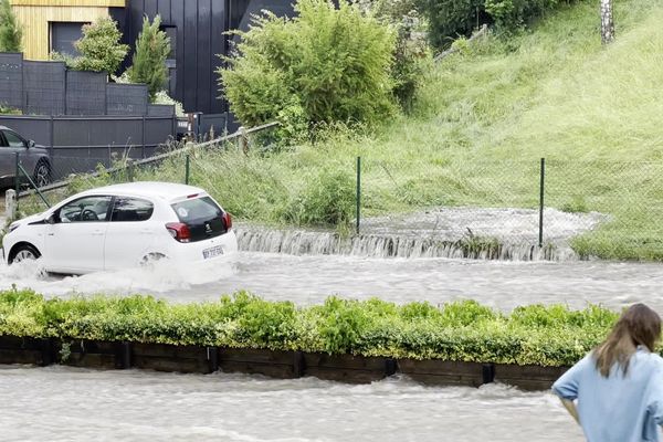 Près de Rouen, début juin, un violent orage a provoqué une inondation.