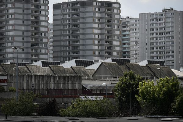 Aux portes de Paris, les tours de la ville de Bobigny. Photo prise en mai 2018.