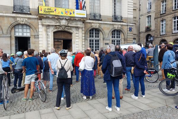 Mobilisation devant la mairie de Rennes