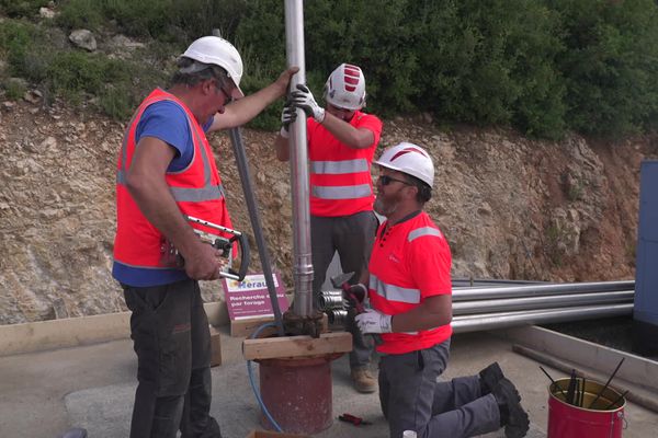 Un forage s'est fait en urgence vendredi 4 août 2023 pour alimenter en eau la commune de Cessenon-sur-Orb, dans l'Hérault, victime de la sécheresse.