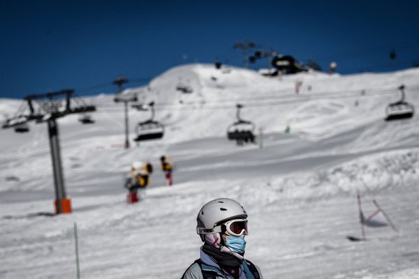 Le masque n'est plus obligatoire sur les télésièges des stations de ski depuis le 9 février 2022.