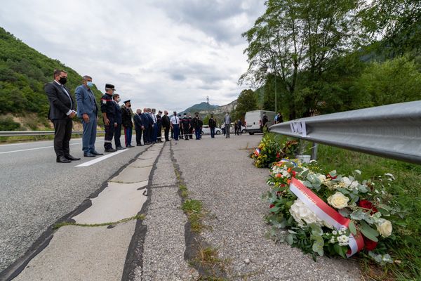 Ce jeudi 2 septembre, les sapeurs-pompiers monégasques et des Alpes-Maritimes ont rendu hommage aux deux pompiers décédés. Le président du département Charles-Ange Ginesy et le député LR Eric Ciotti étaient également présents.  