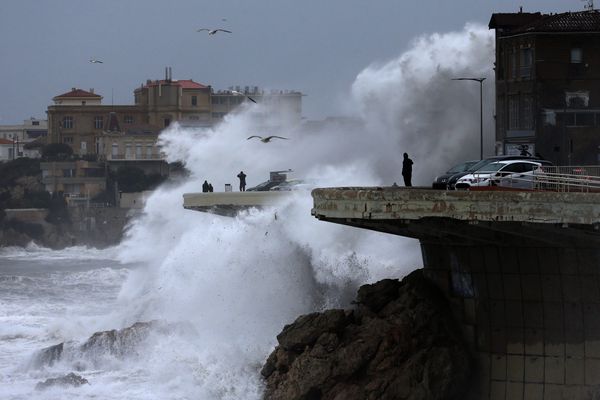 Illustration-Vagues/Submersion à Marseille en 2017