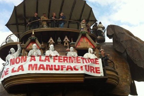 Les salariés de la Seita, à l'abordage de l'éléphant de Nantes au 13ème jour de la grève de la faim pour 4 d'entre-eux