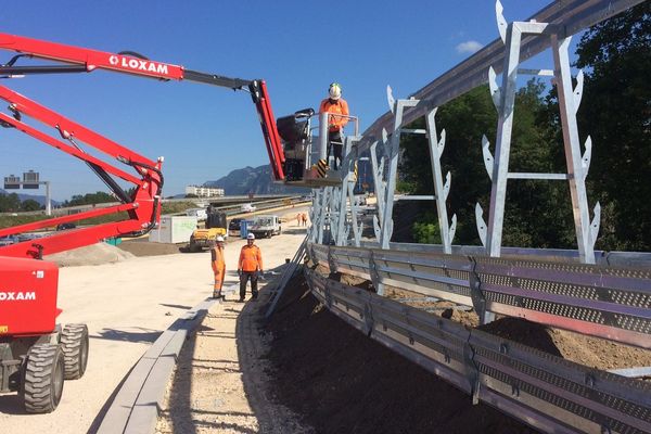 Les travaux se poursuivent pendant l'été sur l'autoroute A480, près de Grenoble.