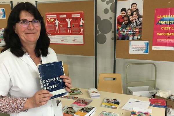 Une infirmière du centre hospitalier de Troyes propose de vous aider dans vos vaccinations.