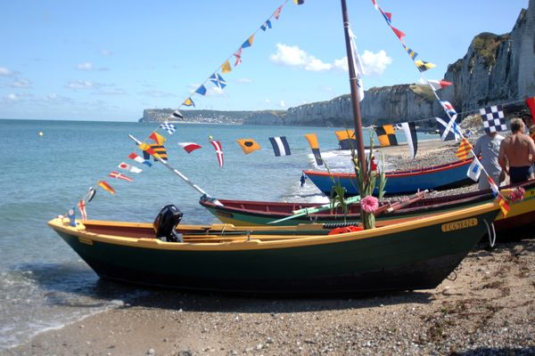 Le doris est une embarcation d'origine américaine, en bois à fond plat, de longueur hors-tout cinq à six mètres, propulsée à l'aviron, à la voile ou au moteur.