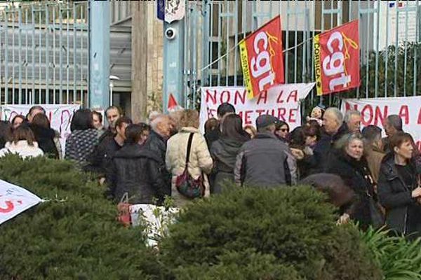 27/02/15 - Manifestation pour le maintien de la pouponnière devant le Conseil Général de la Haute-Corse, à Bastia