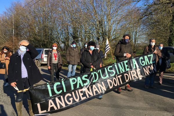 Manifestation d'un collectif d''habitants contre le projet de méthanisation Verts Sapins de Languenan