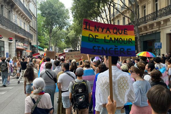 Des milliers de personnes à la Pride Marseille, le 6 juillet 2024.