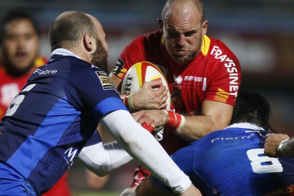 Castres s'est imposé à Perpignan (16-12) infligeant au passage sa dixième défaite en autant de matches au dernier champion de France de Pro D2, samedi pour le compte de la 10e journée de Top 14.