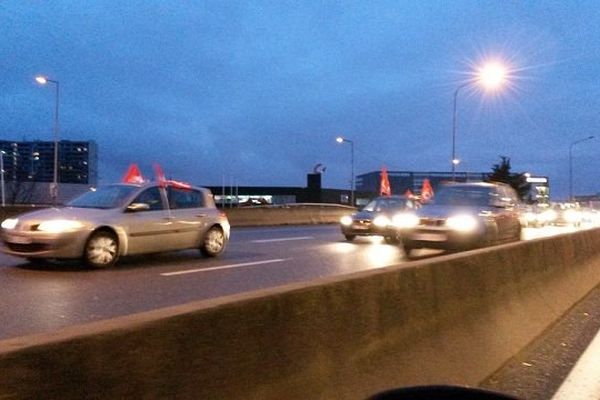 Les routiers manifestent... en voiture 