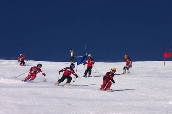 Font-Romeu (Pyrénées-Orientales) - skieurs - archives