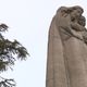 La vierge du Mas Riller, composée de la Madone et de son fils, offrent une vue panoramique sur Lyon, jusqu'à la centrale du Bugey.