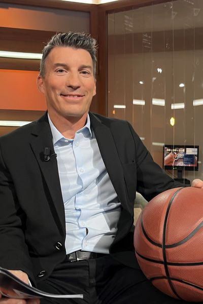 Freddy Vétault, journaliste présentateur du magazine hebdomadaire NoA Basket, revient sur le parcours des équipes de Pro B de Nouvelle-Aquitaine, avec l'avis des experts.