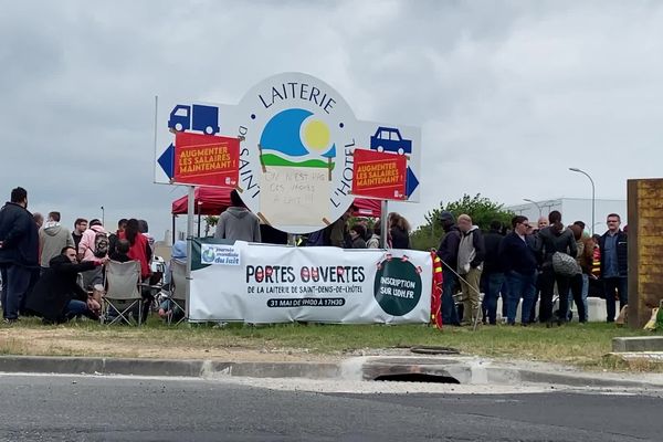 Piquet de grève devant les laiteries de Saint Denis-de-l'Hôtel - Loiret - 23 mai 2023