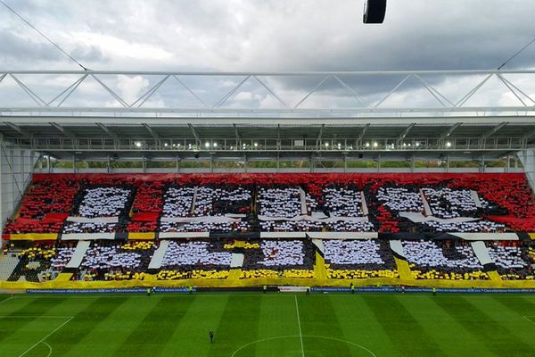 Le tifo "LENS" ce samedi soir à Bollaert.