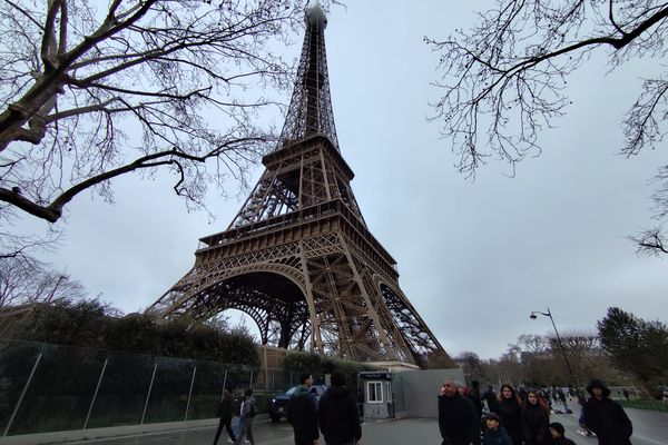 Un court-circuit sur un ascenseur empêche les visiteurs d'accéder au dernier étage de la tour Eiffel ce 24 décembre.