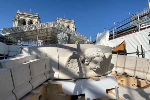 Un des anges de Notre-Dame retrouve sa place au cœur de la cathédrale