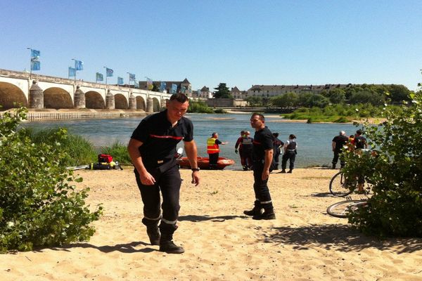 (Archives, 01/08/201) Les pompiers d'Indre-et-Loire recherchent le corps d'un noyé. 