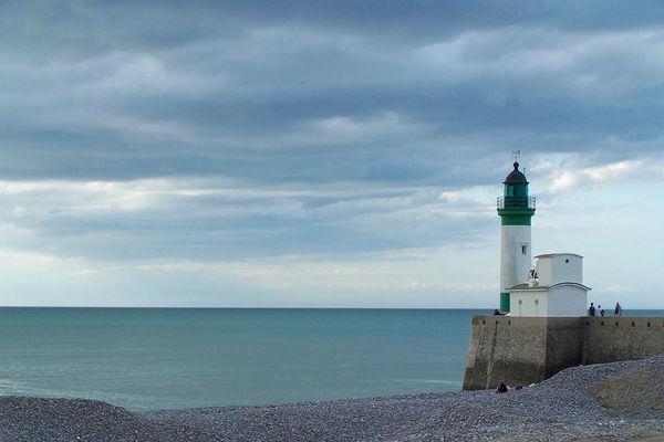 Matinée nuageuse pour notre vendredi mais la couche de nuages se déchirera dans l'après-midi