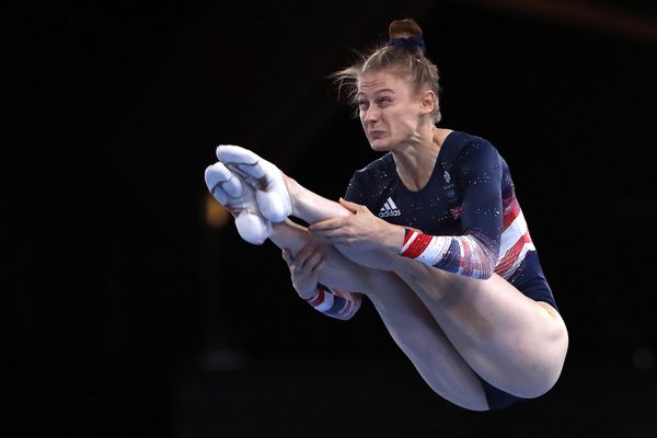 Bryony Page, athlète de Grande-Bretagne en pleine performance lors des JO de Tokyo pendant la finale dame en trampoline. Le 30 juillet 2021. Une délégation britannique s'entraînera à Reims en mai 2024 en vue des JO de Paris.