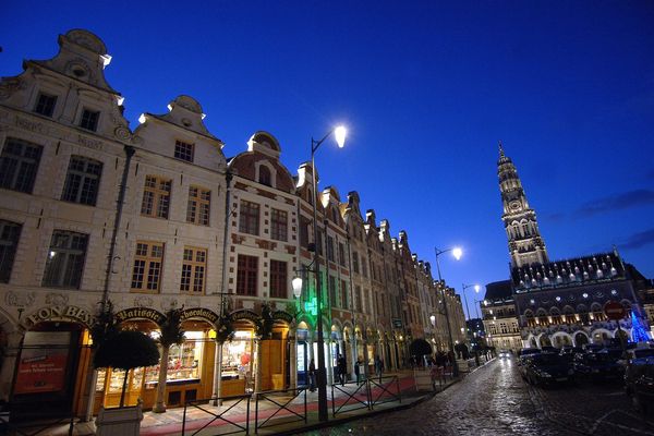 Le beffroi de l'hotel de ville d'Arras, préfecture du Pas-de-Calais.