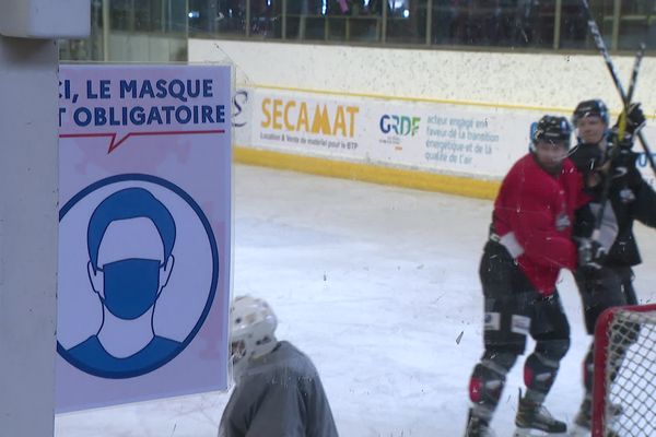 L'équipe de hockey-sur-glace des Pionniers de Chamonix craint les conséquences économiques de la crise sanitaire.