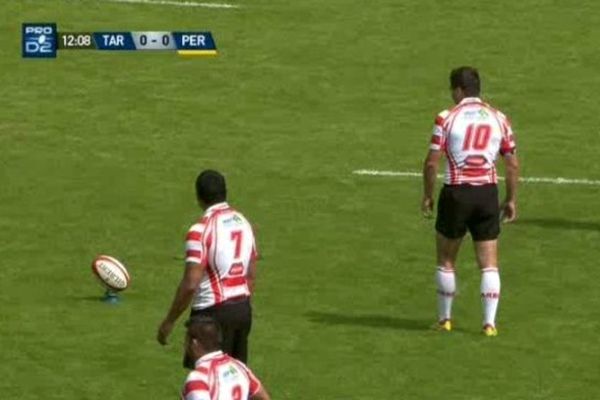 L'ancien Perpignanais, Nicolas Laharrague a ouvert le score contre l'USAP. Tarbes le 7 septembre 2014.