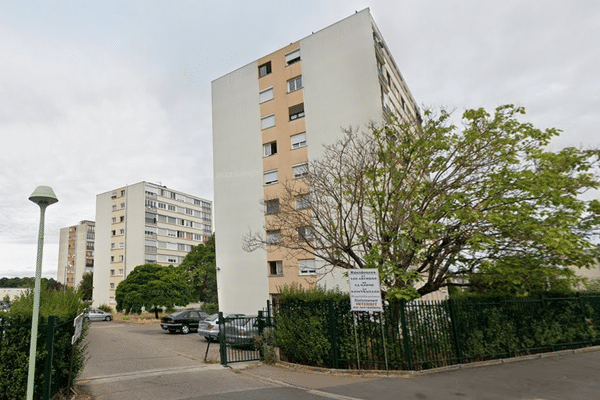 L'immeuble Xaintrailles (tout au fond à gauche) à Montargis.