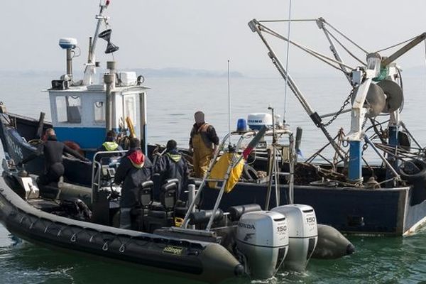 Au large de la Camargue, un pêcheur a ramené dans ses filets une bombe de 30 kg équivalent TNT datant de la seconde guerre mondiale. Le groupement de plongeur démineur est intervenu. (image d'illustration)