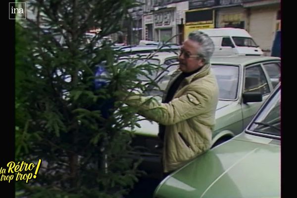 Noël 1983. A Lille, les parcmètres disparaissent derrière les sapins.