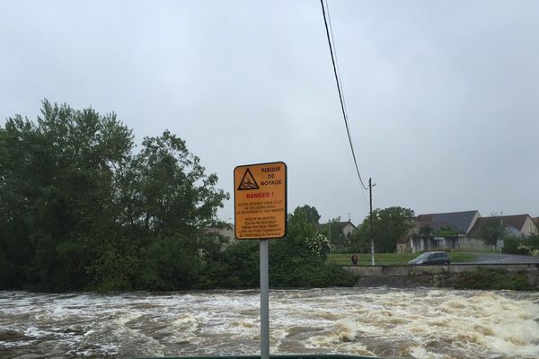 L'Yèvre sort de son lie