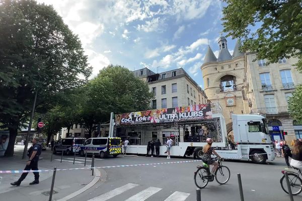 Le cortège a été interrompu au niveau du cours Victor Hugo.