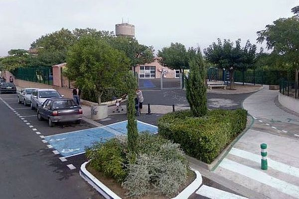 Colombiers (Hérault) - le complexe scolaire - archives