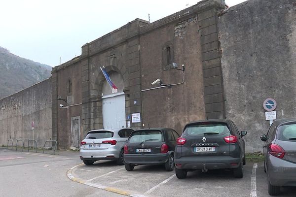 La maison d'arrêt de Foix ne devrait compter que 66 détenus.