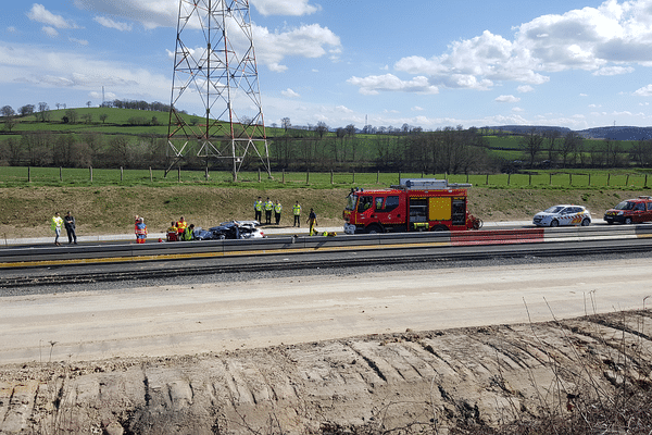 L'accident est intervenu peu avant 14 heures sur la RCEA, à hauteur de Saint-Eusèbe, sur un tronçon de mise à 2x2 voies.