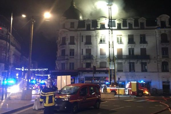 L'incendie de la rue Bayard s'est déclaré vers 2h30 du matin dans la nuit du mercredi au jeudi 10 janvier