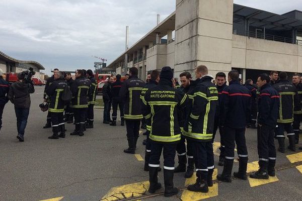 La nouvelle manifestationdes pompiers devant le siège du Sdis 31