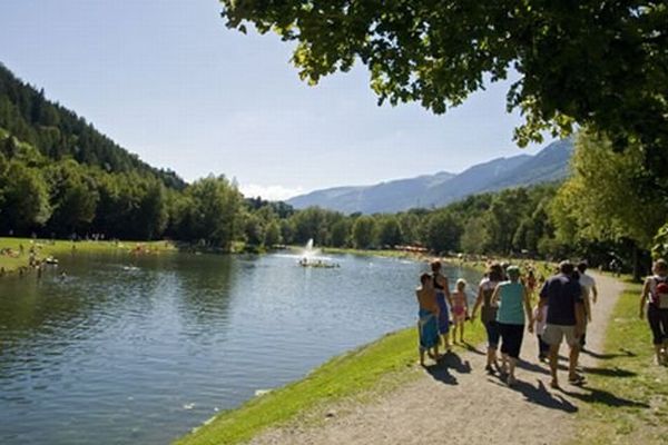 Le plan d'eau de Macot - La Plagne en Savoie.