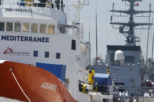 L'Aquarius, lors de son arrivée dans le port de Valence (Espagne), dimanche 17 juin. Photo AFP/Paul Barrena