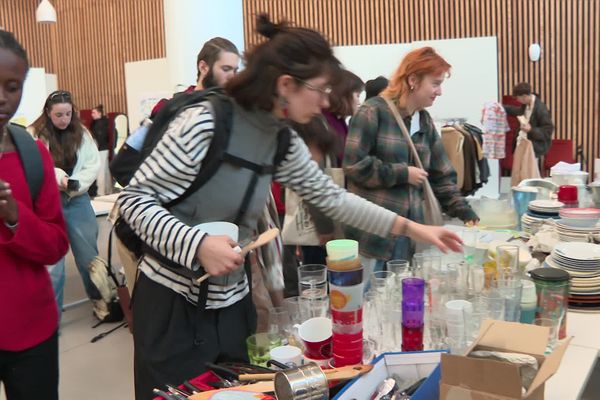 De la vaisselle gratuite pour s'installer, la rentrée s'allège un peu pour les étudiants les plus précaires