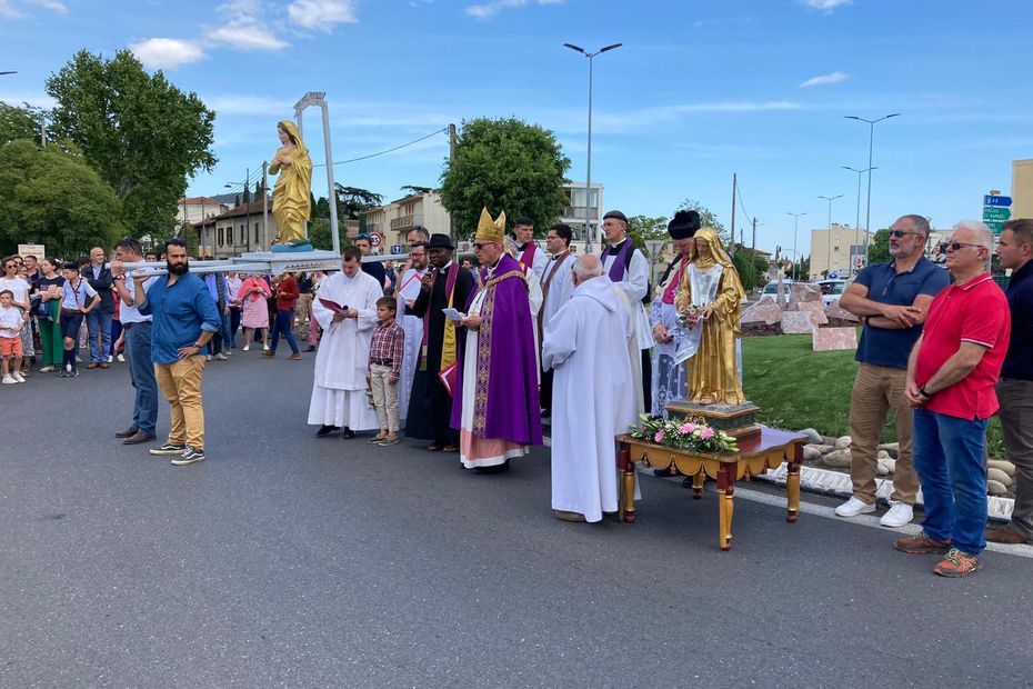 “Provençal Procession for Rain: Bishop Leads Tradition to Beg for Divine Intervention in Drought-Stricken Draguignan”