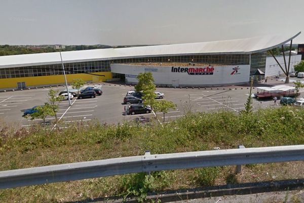 Le magasin Intermarché de Champniers (16) où s'est déroulé le drame.