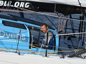 Le dimanche 10 novembre 2024, Thomas Ruyant prend le large depuis les Sables-d'Olonne à bord de son Imoca pour le Vendée Globe 2024.