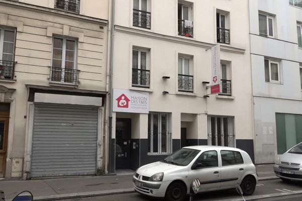 La Maison des F&es hébergeait 86 femmes et enfants dans cet hôtel de la rue Doudeauville, dans le 18e arrondissement de Paris.